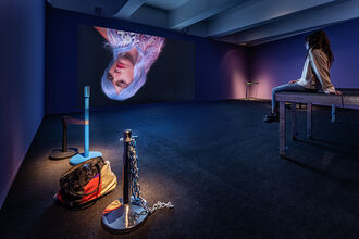 Stefan Panhans und Andrea Winkler, „Freeroam À Rebours, Mod#I.1 – Installation Version“, 2017/2021.  In der Ausstellung „Stefan Panhans / Andrea Winkler – The Pow(d)er of I Am Klick Klick Klick Klick and a very very bad bad musical!“, HMKV im Dortmunder